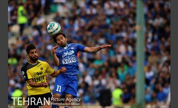 دیدار تیم های فوتبال استقلال و سپاهان