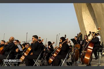 اجرای ارکستر سمفونیک تهران در میدان آزادی 31