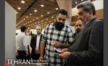 بازدید پیروز حناچی شهردار تهران از هفدهمین نمایشگاه عطر سیب 8