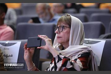 نشست خبری رویداد بین‌المللی طراحی کارتون، کاریکاتور و پوستر «هولوساید ۲۰۲۴» 40