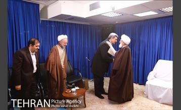 دیدار شهردار تهارن با آیت الله العظمی نوری همدانی  17