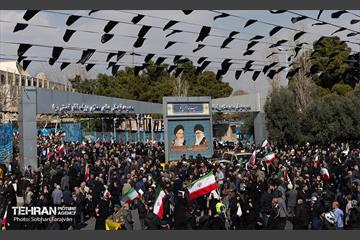 اقامه نماز جمعه در مصلی امام خمینی(ره) در تهران 1