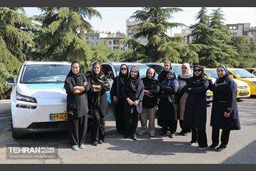 ایستگاه تاکسی بانوان در نمایشگاه زنان و تولید ملی 20