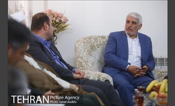 دیدار شهردار از خانواده شهید طباطبایی نیا 12