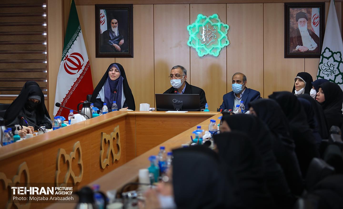 نشست شهردار با بانوان مدیر در شهرداری تهران 22