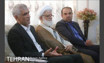 دیدار شهردار از خانواده شهید طباطبایی نیا 7