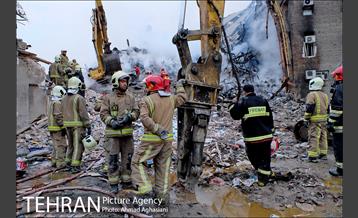 سومین روز عملیات امداد ونجات حادثه پلاسکو -2 20