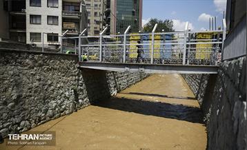 مسیل رودخانه مترو صادقیه