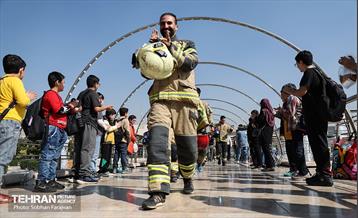 مسابقه پله‌نوردی آتش‌نشانان در برج میلاد 52