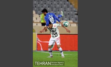 دیدار استقلال و پدیده در لیگ برتر فوتبال