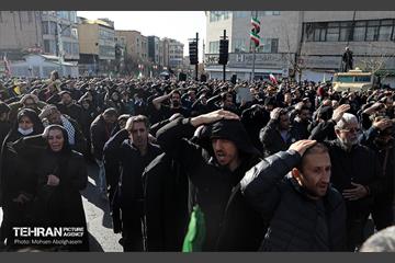 اجتماع مردم تهران در پی شهادت رهبر انقلاب - 2 52