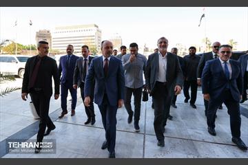 خروج علیرضا زاکانی شهردار تهران و عمار موسی شهردار بغداد از محل برگزاری نشست