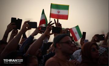 اجرای ارکستر سمفونیک تهران در میدان آزادی 33