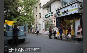 توزیع افطار بین پاکبان های شهر تهران 2