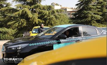 ایستگاه تاکسی بانوان در نمایشگاه زنان و تولید ملی 31