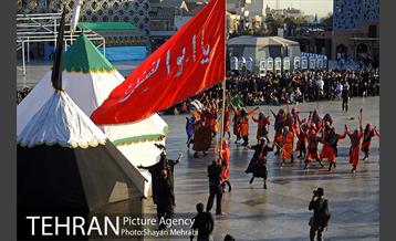 اجرای تعزیه در میدان امام حسین(ع)