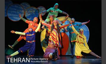 نمایش پاهای خانم هزارپا‎ 20