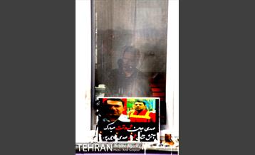 ادای احترام دانش آموزان به کارکنان آتش نشان ایستگاه 100‎ 26