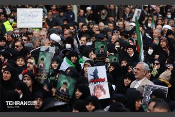 تشییع پیکر ۱۰۰ شهید مردمی و مدافع امنیت در تهران - 1 46