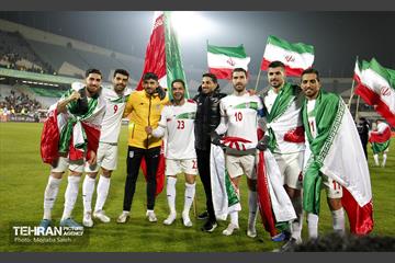 جشن و شادی بازیکنان و کادر فنی تیم ملی ایران پس از صعود به جام جهانی 2022
