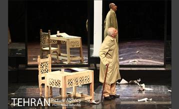 نمایش راپورت های شبانه دکتر مصدق‎ 20