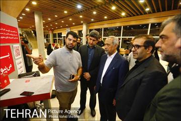 بازدید معاون اقتصادی رئیس جمهور از نمایشگاه عطر سیب 21