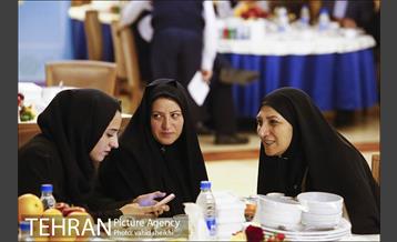 نشست صمیمانه خانواده های شهدای آتش نشان حادثه ساختمان پلاسکو با شهردار تهران 20