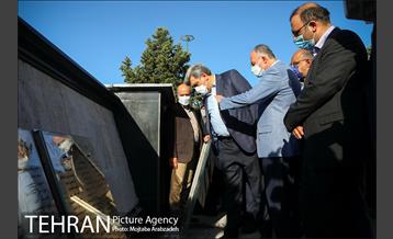 نصب اولین یادبود شهدا در میدان امام خمینی 9