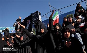 اجتماع مردم تهران در پی شهادت رهبر انقلاب - 1 60