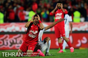 دیدار تیم های فوتبال پرسپولیس و پیکان