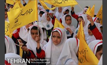 اهدای هدایای ویژه به دانش آموزان دبستان دخترانه شهید خوشنویسان 5