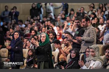 اکران عمومی قسمت پایانی سریال پایتخت در برج میلاد 6