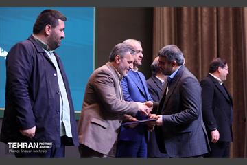 آیین تجلیل از برگزیدگان مناطق 22 گانه 27