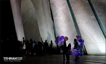 برج آزادی میزبان مسافران نوروزی 22