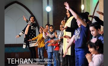 مراسم اختتامیه و تقدیر از برگزیدگان مسابقه نقاشی هم کلاسی سلام 11