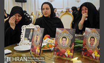 نشست صمیمانه شهردار تهران با خانواده های شهدای آتش نشان و آسیب دیدگان حادثه ساختمان پلاسکو 16