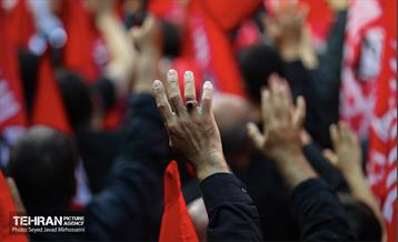 عزاداری روز عاشورا به نیابت از رهبر شهید انقلاب 35