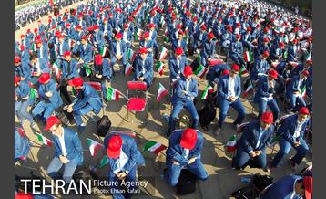 شهردار تهران در آیین نواختن زنگ سال تحصیلی جدید در دبیرستان ماندگار البرز 12