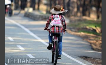 دوچرخه سواری در پارک چیتگر