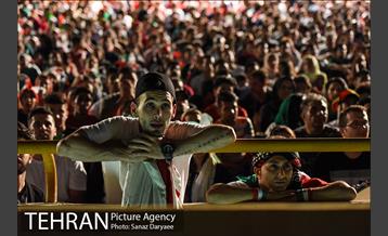 تماشای دیدار تیم‌های ملی ایران و پرتقال در استادیوم آزادی 16