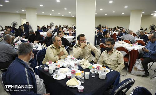 مراسم افطاری خادمین شهر در منطقه ۱۱ 15