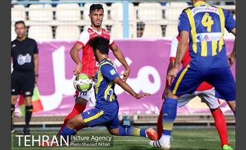 دیدار تیم‌های فوتبال گسترش فولاد و پرسپولیس 1