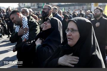 اجتماع مردم تهران در پی شهادت رهبر انقلاب - 2 56