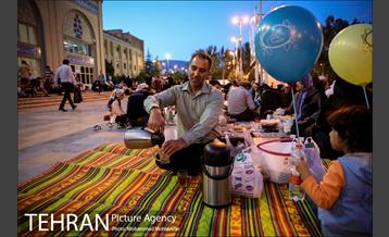 افطاری ساده در حاشیه نمایشگاه قرآن 15