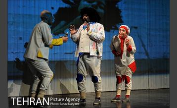 نمایش «یک سیب برای دو نفر»‎ 4