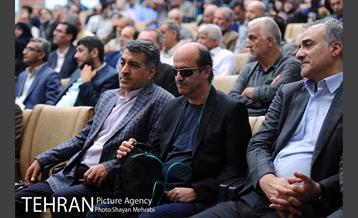 تجلیل از خبرنگاران و عکاسان عرصه دفاع مقدس با حضور شهردار تهران 32