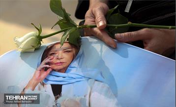 مراسم تشییع پیکر مرحومه ایران درودی هنرمند نقاش 4