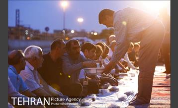 افطاری ساده راننده های تاکسی در پایانه تاکسیرانی صادقیه 3