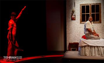 نمایش «تختی در اتاق 23 هتل آتلانتیک» 18