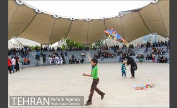 جشنواره بادبادک ها در بوستان آب و آتش 4